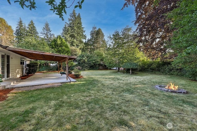 731 Maplewood Ave, Kent, WA 98030 - view of grassy yard featuring a fire pit and a patio area