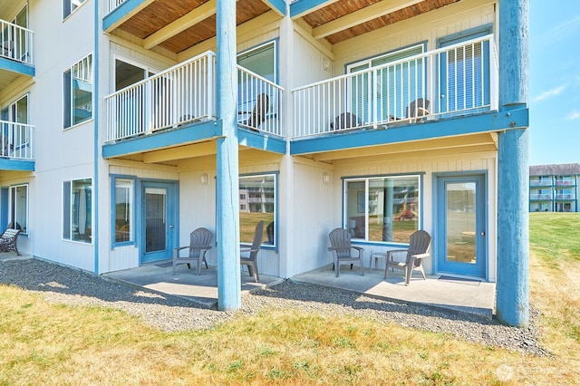 210 26th St NW Unit 201/2, Long Beach, WA 98631 - rear view of property featuring a patio area and a balcony