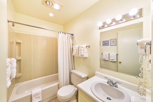 210 26th St NW Unit 201/2, Long Beach, WA 98631 - full bath with shower / tub combo with curtain and vanity