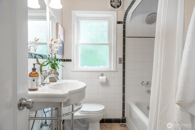 7310 10th Ave NW, Seattle, WA 98117 - bathroom featuring tile walls and shower / bath combo
