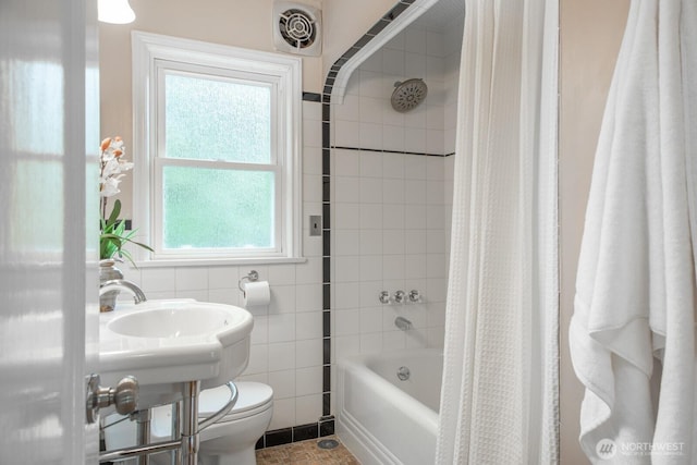 7310 10th Ave NW, Seattle, WA 98117 - full bath featuring shower / bath combo with shower curtain and tile walls