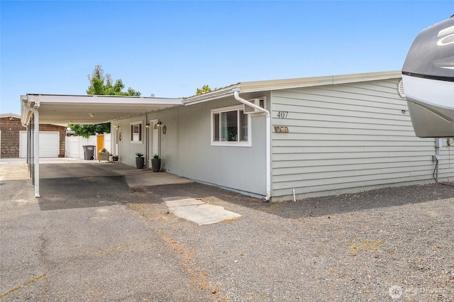 407 Offut Dr, Moses Lake, WA 98837 - view of front of property featuring driveway, an outdoor structure, and a carport