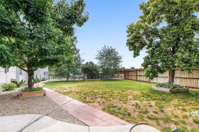 407 Offut Dr, Moses Lake, WA 98837 - fenced backyard featuring a garden
