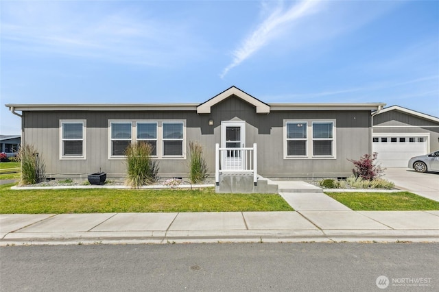 1701 E Burr Ave Unit 67, Moses Lake, WA 98837 - view of front of property with crawl space, an attached garage, driveway, and a front yard