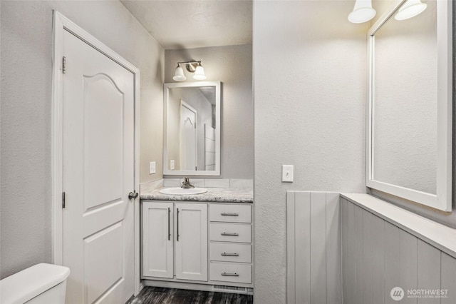 1701 E Burr Ave Unit 67, Moses Lake, WA 98837 - bathroom with vanity, wood finished floors, and a textured wall