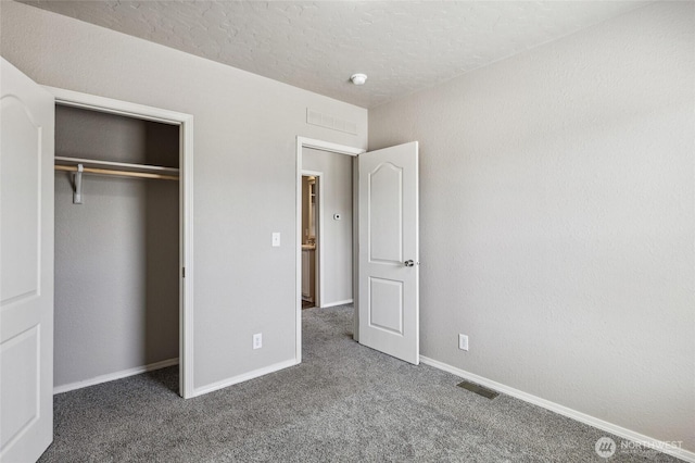 1701 E Burr Ave Unit 67, Moses Lake, WA 98837 - unfurnished bedroom featuring carpet, a textured ceiling, and a closet