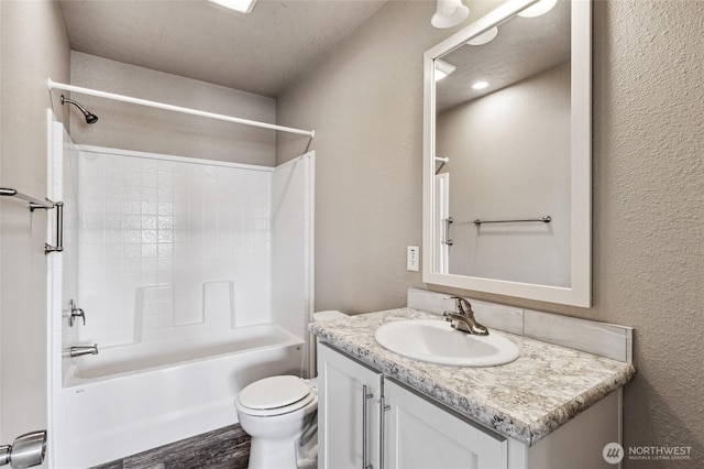1701 E Burr Ave Unit 67, Moses Lake, WA 98837 - full bath featuring vanity, shower / bathtub combination, wood finished floors, and a textured wall
