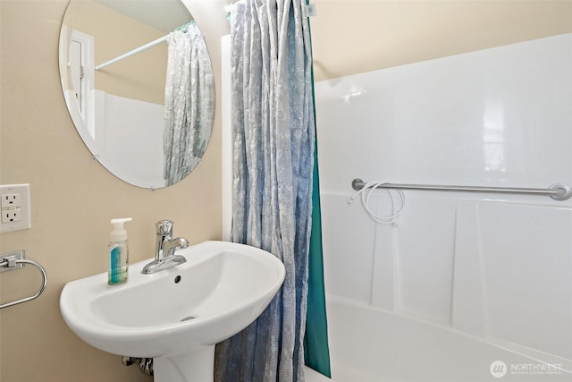 61 Cricket Ln, Sequim, WA 98382 - bathroom with a sink and shower / tub combo