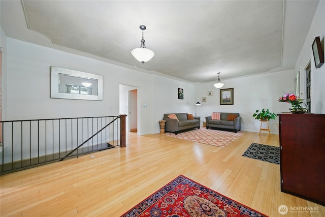 634 University St, Walla Walla, WA 99362 - living area with wood finished floors