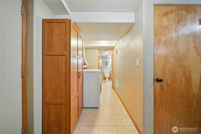 634 University St, Walla Walla, WA 99362 - hall featuring washer / clothes dryer and light tile patterned floors