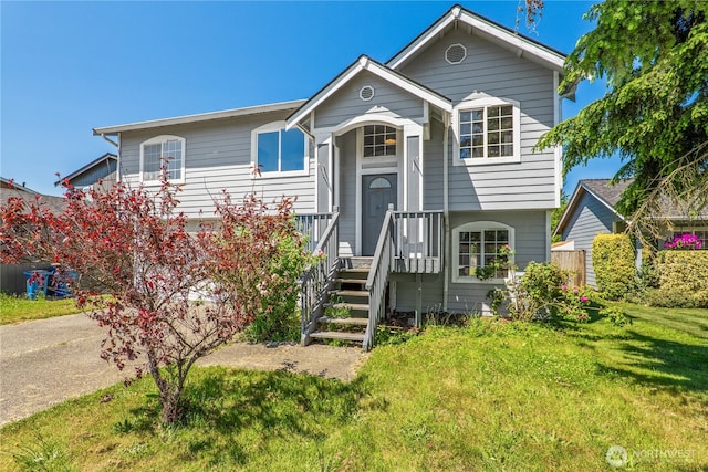 16411 156th St SE, Monroe, WA 98272 - bi-level home with a front lawn