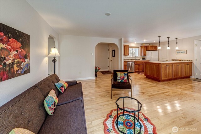 141 Leslie Ln, Sequim, WA 98382 - living room featuring arched walkways and light wood finished floors