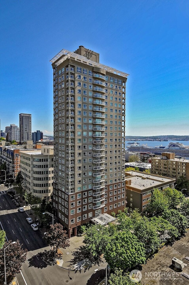 121 Vine St Unit 703, Seattle, WA 98121 - view of property with a view of city