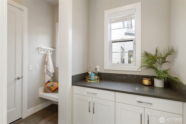 8784 NE Winslow Grove Ct, Bainbridge Island, WA 98110 - bar area featuring dark wood-style floors and baseboards