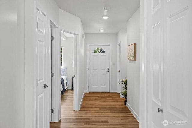 491 Pebble Beach Dr, Cle Elum, WA 98922 - foyer with wood finished floors and baseboards