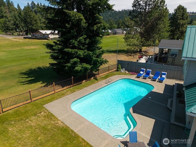 491 Pebble Beach Dr, Cle Elum, WA 98922 - view of swimming pool with a patio, a fenced backyard, and a wooded view