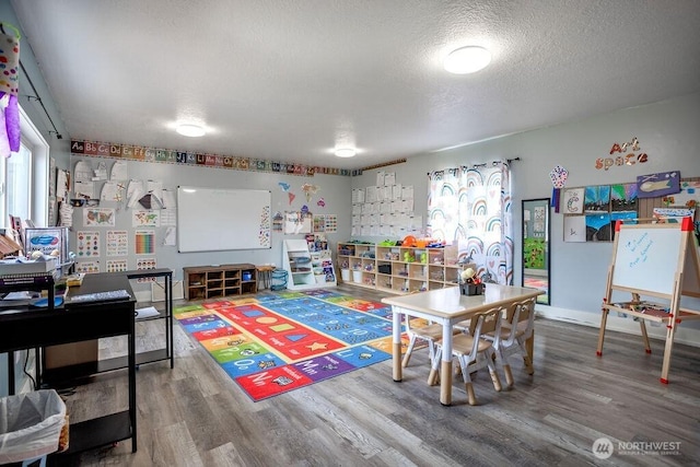 526 20th Ave, Longview, WA 98632 - rec room with wood finished floors and a textured ceiling