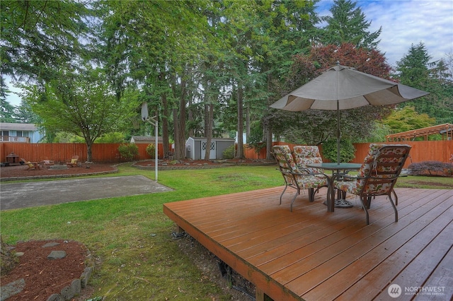 16420 92nd Avenue Ct E, Puyallup, WA 98375 - deck with a fenced backyard, outdoor dining area, and a storage unit
