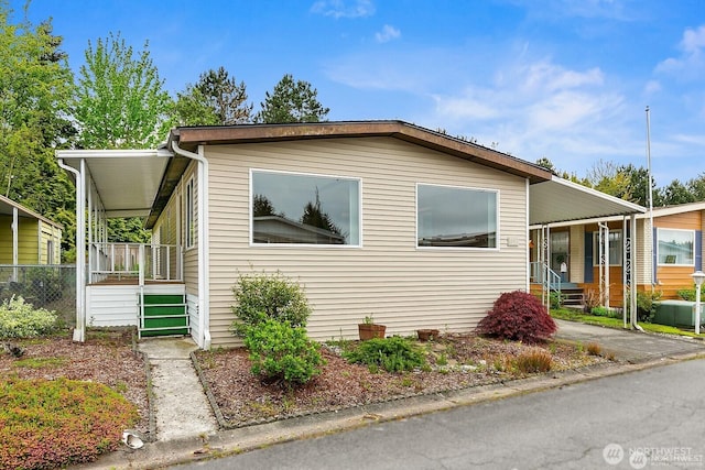 1415 84th St SE Unit 192, Everett, WA 98208 - manufactured / mobile home featuring a porch and an attached carport