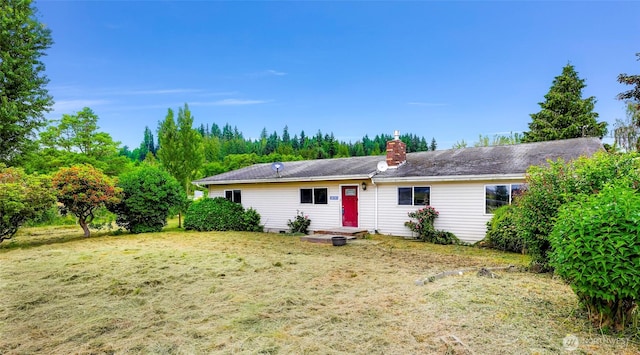 8739 F And S Grade Rd, Sedro Woolley, WA 98284 - ranch-style house featuring a chimney and a front lawn