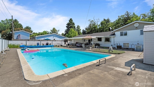 1314 S Division St, Walla Walla, WA 99362 - view of pool featuring a patio area and a fenced backyard