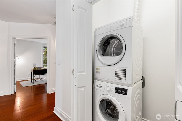 719 2nd Ave W Unit 101, Seattle, WA 98119 - laundry area with stacked washer / drying machine, dark wood-style floors, and an office area