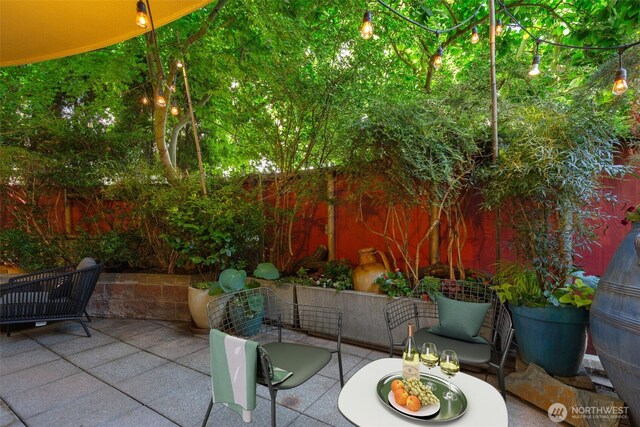 719 2nd Ave W Unit 101, Seattle, WA 98119 - fenced backyard featuring a patio