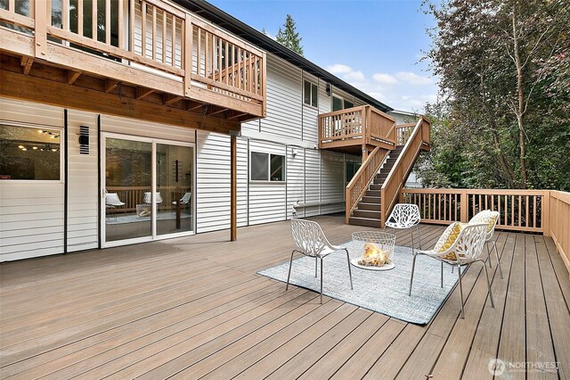 6347 121st Ave SE, Bellevue, WA 98006 - deck featuring stairway