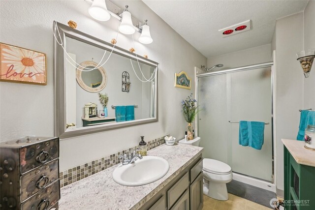 910 Crestline Dr, Longview, WA 98632 - full bathroom featuring vanity, a shower stall, tile patterned floors, and a textured ceiling