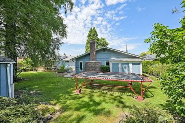 910 Crestline Dr, Longview, WA 98632 - view of grassy yard featuring a trampoline