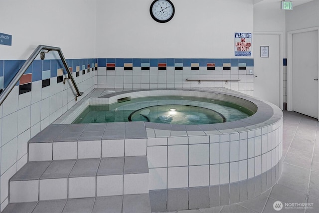 2000 1st Ave Unit 703, Seattle, WA 98121 - view of pool featuring a community hot tub