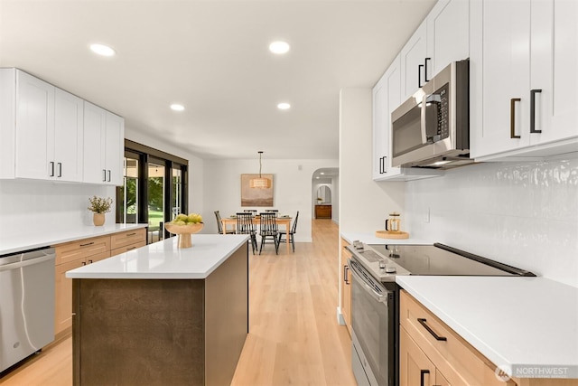 16740 Dunbar Rd, Mount Vernon, WA 98273 - kitchen featuring stainless steel appliances, recessed lighting, light wood finished floors, a center island, and light countertops