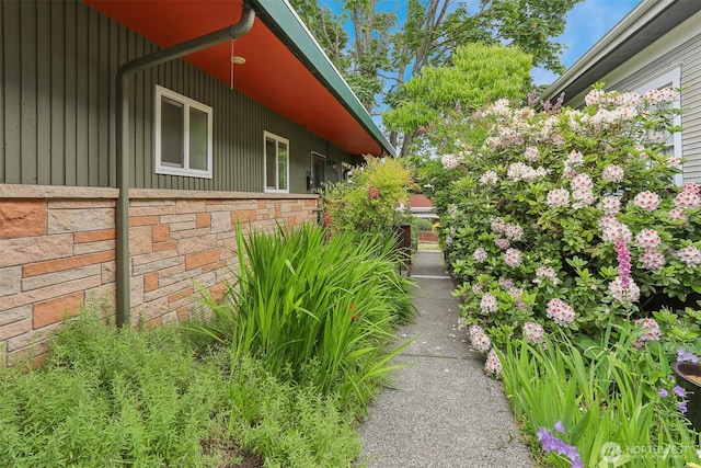 1919 2nd Ave W, Seattle, WA 98119 - view of side of property featuring stone siding