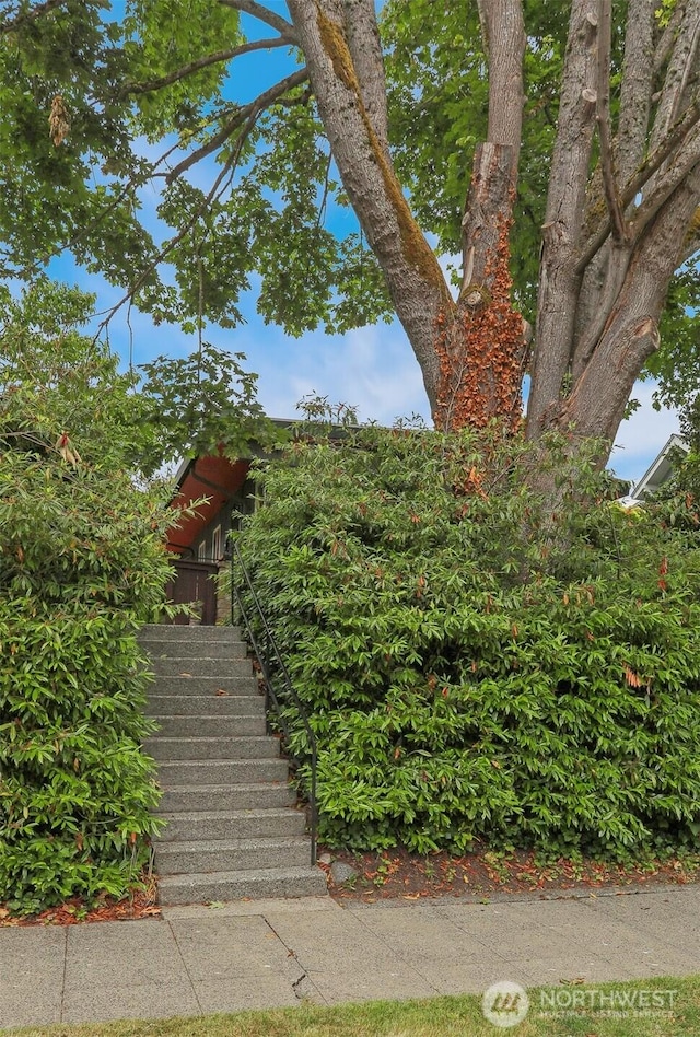 1919 2nd Ave W, Seattle, WA 98119 - view of stairway