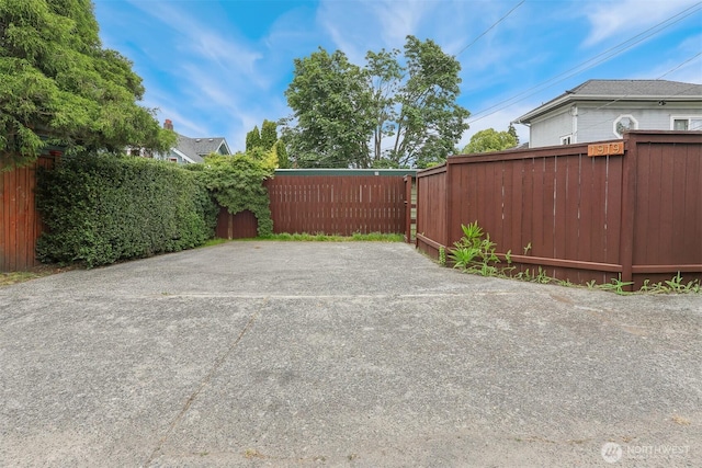1919 2nd Ave W, Seattle, WA 98119 - view of yard with a patio