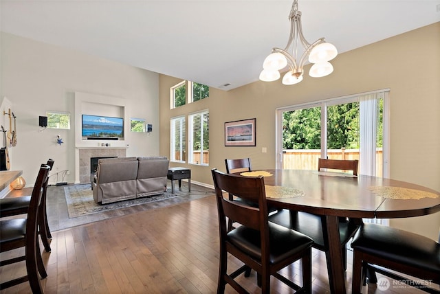 16922 SE 262nd St, Covington, WA 98042 - dining space featuring plenty of natural light, a fireplace, a chandelier, and hardwood / wood-style flooring