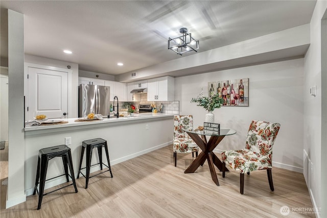 3939 10th St SE Unit C6, Puyallup, WA 98374 - dining room featuring light wood-type flooring, recessed lighting, and a chandelier