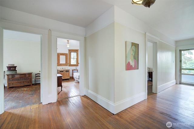 906 E Shelby St, Seattle, WA 98102 - corridor with hardwood / wood-style floors and baseboards