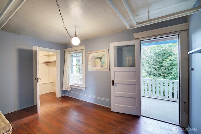 906 E Shelby St, Seattle, WA 98102 - entryway featuring dark wood-type flooring and healthy amount of natural light