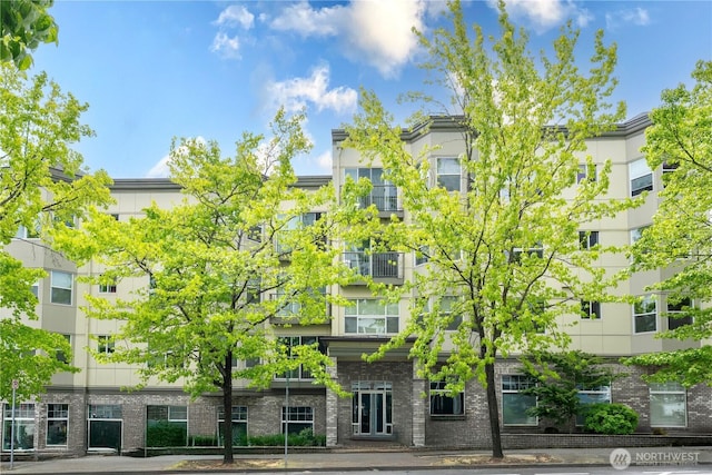 621 5th Ave N Unit 103, Seattle, WA 98109 - view of apartment building / complex