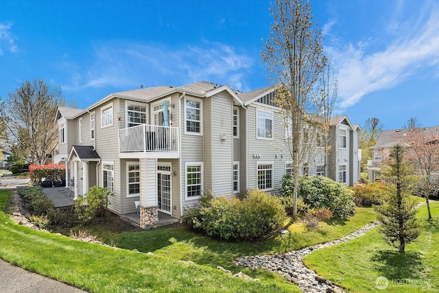 1855 Trossachs Blvd SE Unit 1401, Sammamish, WA 98075 - view of property exterior with a balcony, a yard, and a residential view