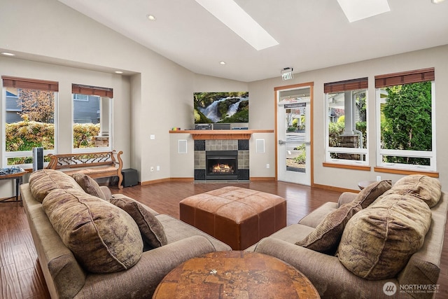 1855 Trossachs Blvd SE Unit 1401, Sammamish, WA 98075 - living area with a skylight, lofted ceiling, plenty of natural light, wood finished floors, and a fireplace