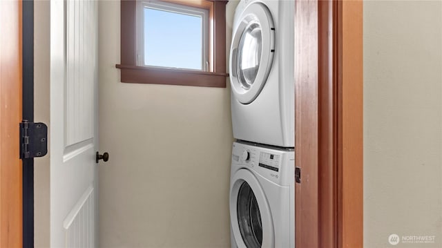 743 94th St N Unit B, Seattle, WA 98103 - washroom with stacked washer and clothes dryer