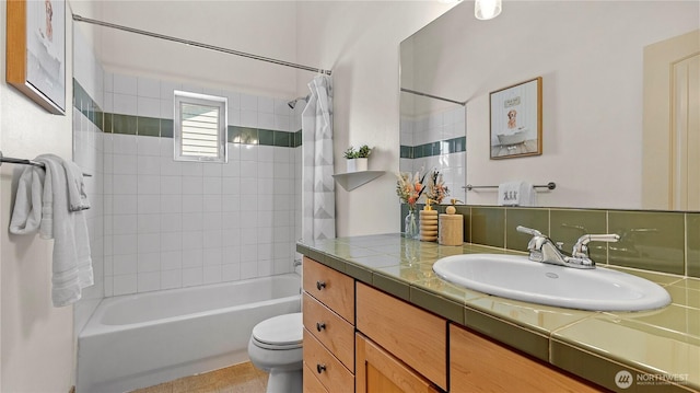 743 94th St N Unit B, Seattle, WA 98103 - full bath with vanity and shower / bath combo