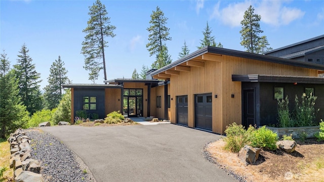 3847 Swiftwater Dr, Cle Elum, WA 98922 - contemporary house featuring an attached garage and asphalt driveway