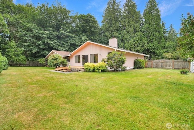 2004 SW 306th Pl, Federal Way, WA 98023 - fenced backyard with a wooden deck
