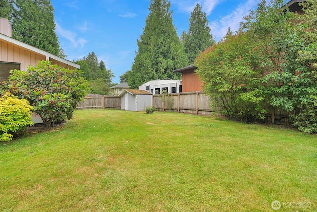 2004 SW 306th Pl, Federal Way, WA 98023 - fenced backyard featuring a storage shed