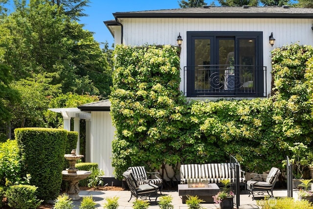 8234 NE 8th St, Medina, WA 98039 - view of home's exterior featuring a patio and outdoor lounge area