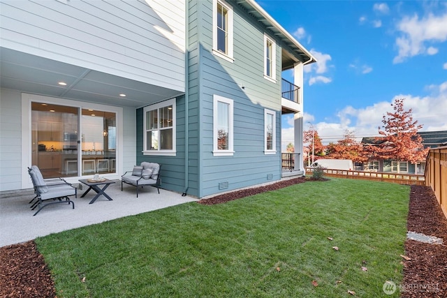 9898 5th Ln SW Unit 23, Seattle, WA 98106 - fenced backyard with a patio and a balcony