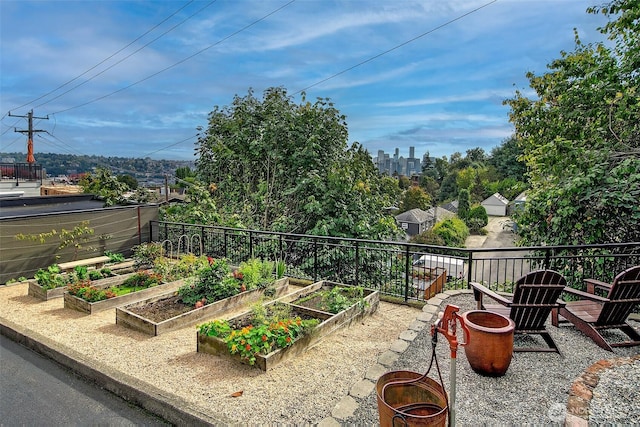1902 Bigelow Ave N Unit 301, Seattle, WA 98109 - view of yard featuring a garden